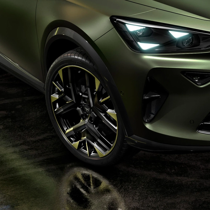 Profil du Cupra Formentor Hybride rechargeable, lignes dynamiques et couleur exclusive