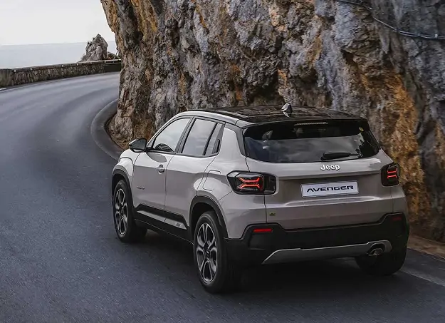 Habitacle confortable du Jeep Avenger avec sièges avant